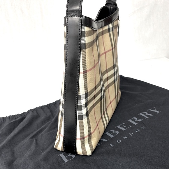 AUTHENTIC BURBERRY NOVA CHECK MEDIUM SHOULDER
HANDBAG - T-02-2 - Picture 7 of 17